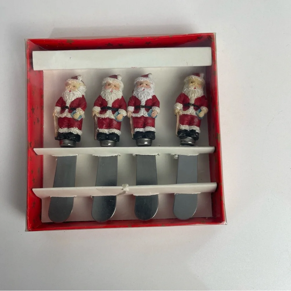 CHRISTMAS SANTA CLAUSS 4 Set BUTTER CREAM CHEESE SPREADER KNIVES In Original Box